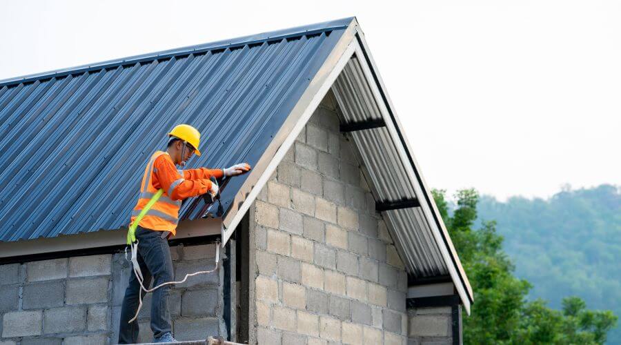Professional gutter cleaning in Allison, IA